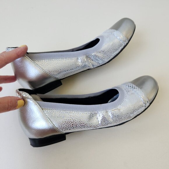 Ros Hommerson Ronnie Silver Shiny Metallic Ballet Flats Glam Feminine Party 7.5 - Picture 4 of 10